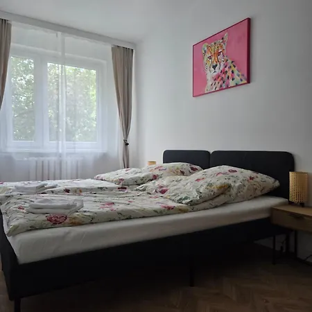 Guderskiego 5 *